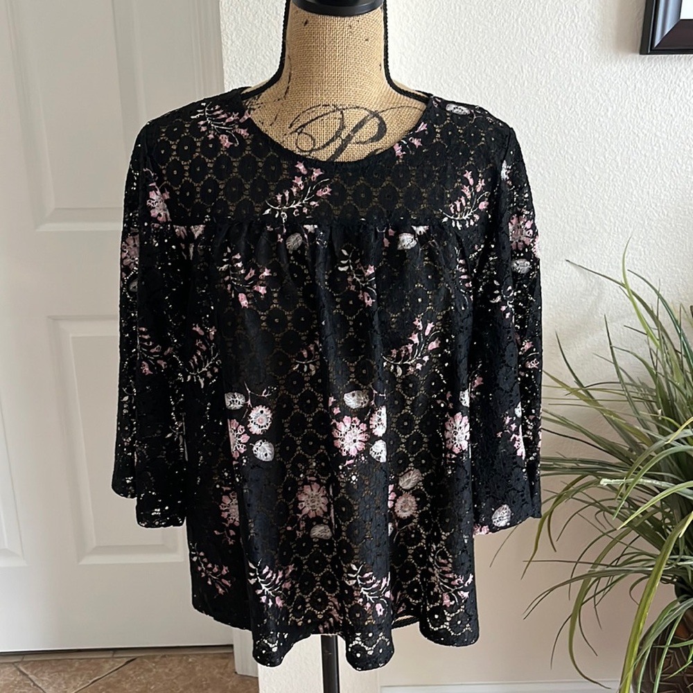 Elegant lace top